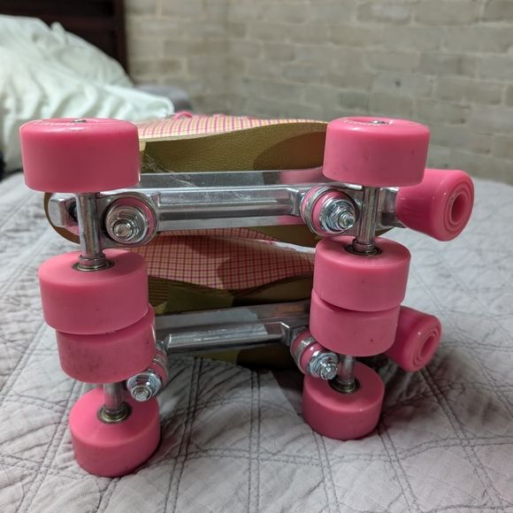Impala Checkered Roller Skates with Pink Details - Picture 7 of 7